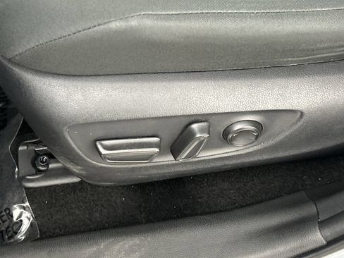 Used 2025 Toyota RAV4 XLE FWD image 20