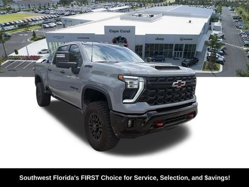 Used 2024 Chevrolet Silverado 2500 ZR2 w/ Technology Package AWD/4WD image 2