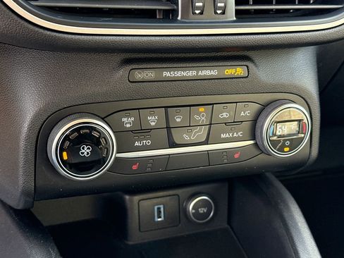 Used 2020 Ford Escape SE image 27