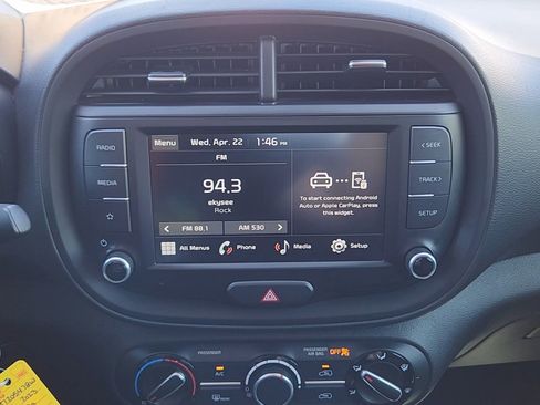 Used 2023 Kia Soul LX w/ LX Technology Package FWD image 14