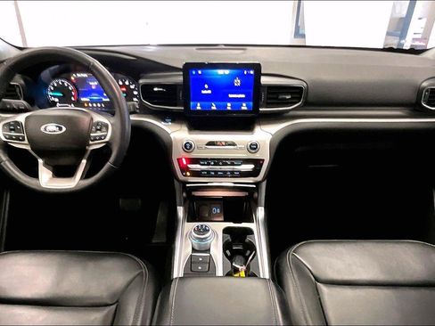 Used 2022 Ford Explorer XLT w/ Equipment Group 202A image 14