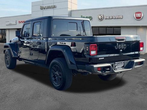 Used 2024 Jeep Gladiator Sport AWD/4WD image 5