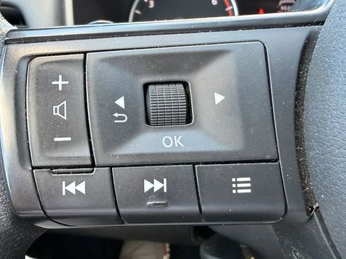 Used 2024 Nissan Rogue SV FWD image 19