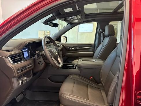 Used 2021 GMC Yukon Denali w/ Denali Premium Package AWD/4WD image 17