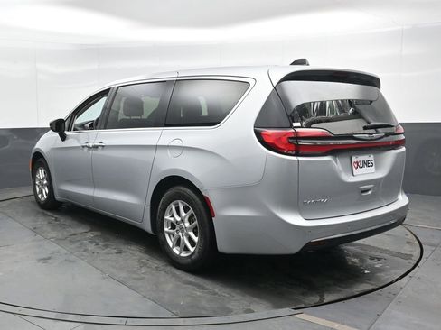 Used 2024 Chrysler Pacifica Touring-L FWD image 49
