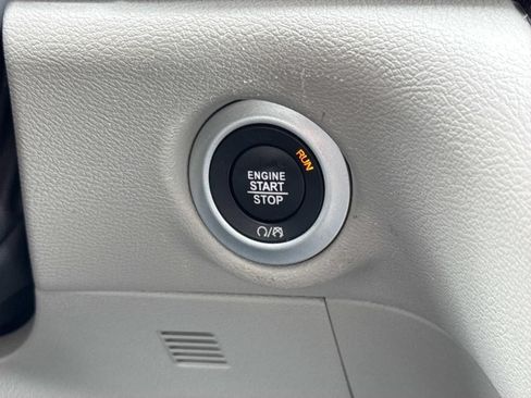 Used 2024 Chrysler Pacifica Touring-L FWD image 20