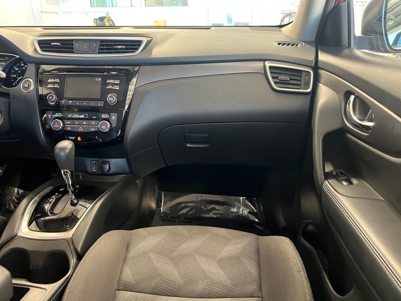 Used 2016 Nissan Rogue SV AWD/4WD image 30