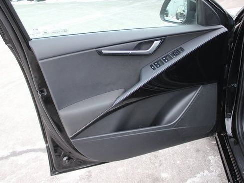 Used 2023 Kia Niro EX image 18