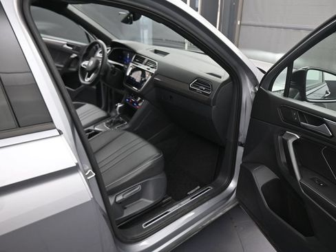 Used 2024 Volkswagen Tiguan SE R-Line FWD image 46