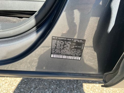 Used 2025 Volkswagen Atlas SE image 36