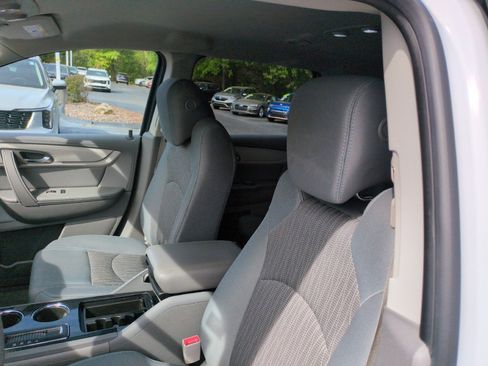 Used 2017 Chevrolet Traverse LT FWD image 18