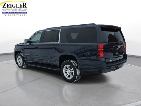 Used 2018 Chevrolet Suburban LT w/ Luxury Package image 7