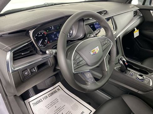 New 2025 Cadillac XT5 Luxury image 11