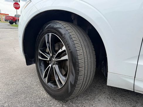 Used 2019 Volvo XC60 T5 Momentum w/ Premium Package FWD image 16