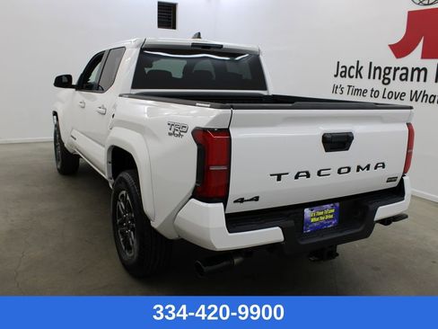 Used 2025 Toyota Tacoma TRD Sport image 2