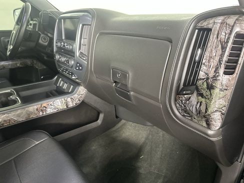Used 2017 Chevrolet Silverado 1500 LTZ Z71 w/ Realtree Edition AWD/4WD image 29