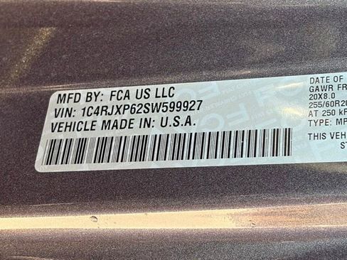 Used 2025 Jeep Wrangler Unlimited Sahara w/ Safety Group AWD/4WD image 3