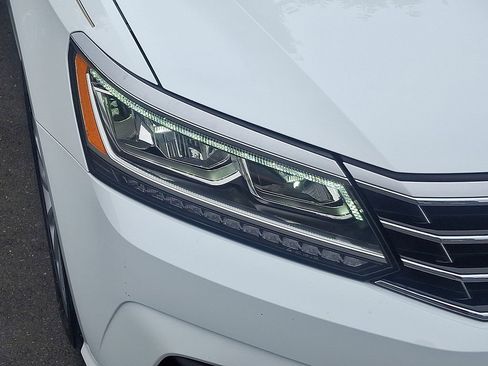 Used 2017 Volkswagen Passat 1.8T SE w/ SE Lighting Package image 9