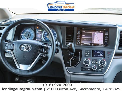Used 2020 Toyota Sienna XLE Premium image 12