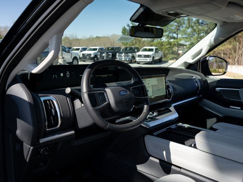 New 2026 Ford Expedition Platinum w/ Platinum Ultimate Package AWD/4WD image 22