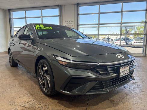 Used 2025 Hyundai Elantra SEL FWD image 4
