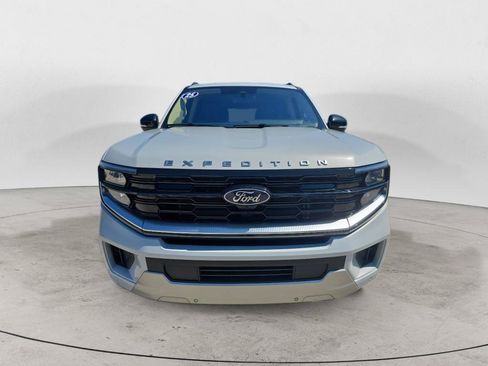 Used 2025 Ford Expedition Platinum AWD/4WD image 2