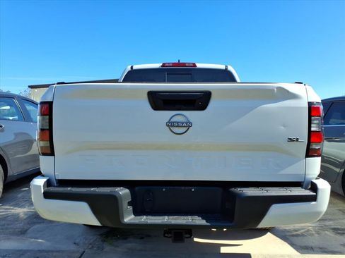Used 2024 Nissan Frontier SL image 5