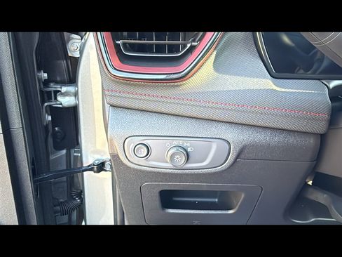 Used 2025 Chevrolet TrailBlazer RS w/ Convenience Package image 9