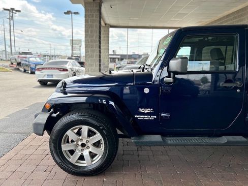 Used 2013 Jeep Wrangler Unlimited Sahara w/ Max Tow Pkg AWD/4WD image 5
