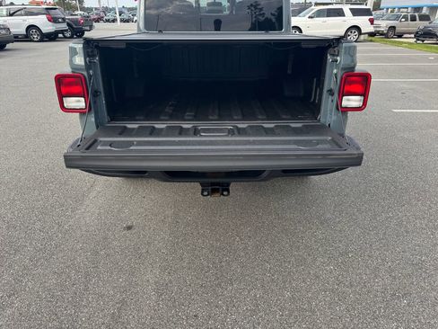 Used 2025 Jeep Gladiator Sport AWD/4WD image 17