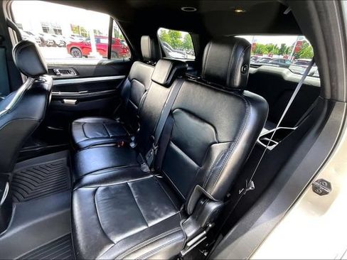 Used 2017 Ford Explorer XLT w/ Equipment Group 202A FWD image 19