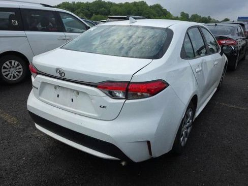 Used 2022 Toyota Corolla LE FWD image 3