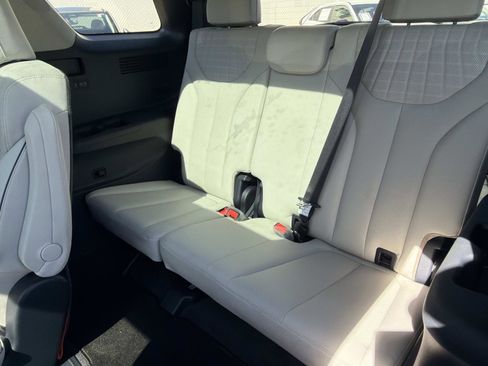 Used 2024 Hyundai Palisade Limited FWD image 16