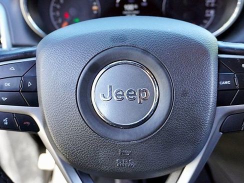 Certified 2022 Jeep Grand Cherokee Laredo X RWD image 33