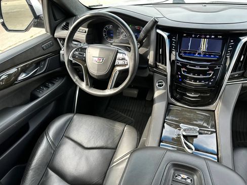 Used 2019 Cadillac Escalade Platinum AWD/4WD image 12