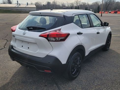 Used 2020 Nissan Kicks S FWD image 12