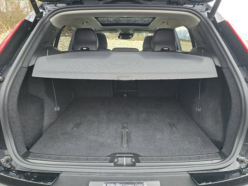 Used 2021 Volvo XC40 T5 Momentum w/ Premium Package image 25