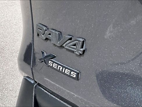 Used 2022 Toyota RAV4 XLE w/ Convenience Package image 10