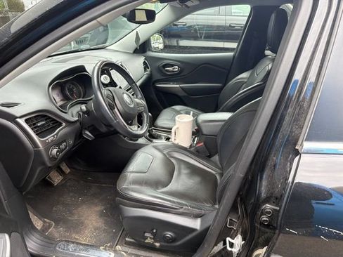 Used 2019 Jeep Cherokee Limited AWD/4WD image 3