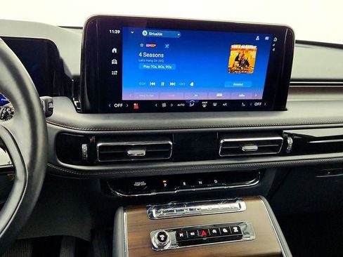 Used 2025 Lincoln Aviator Reserve w/ Equipment Group 201A image 17