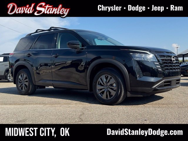 Used 2026 Nissan Pathfinder SV FWD image 1