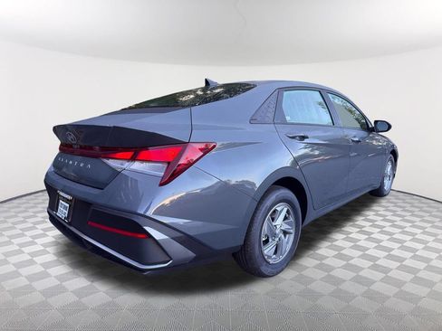 New 2026 Hyundai Elantra SE FWD image 5
