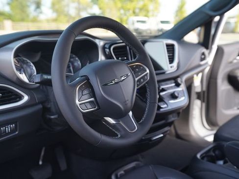 New 2026 Chrysler Voyager LX image 26