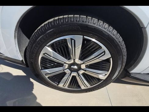 Used 2026 Cadillac Escalade IQ Luxury 2 AWD/4WD image 9