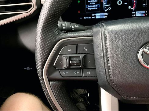 Used 2025 Toyota Tundra Limited AWD/4WD image 28