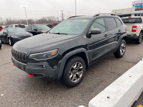 Used 2019 Jeep Cherokee Trailhawk w/ Cold Weather Group image 4