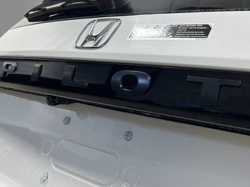 Certified 2025 Honda Pilot Touring image 6