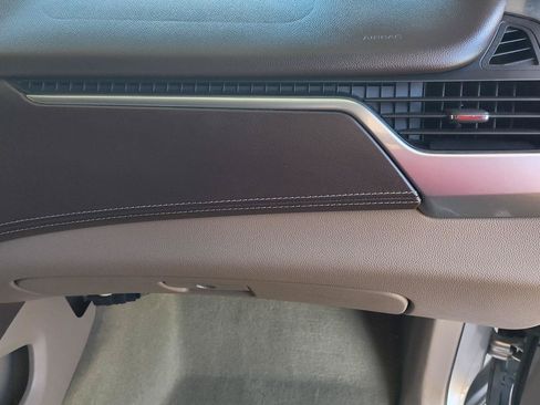 Used 2018 Chevrolet Tahoe Premier AWD/4WD image 32
