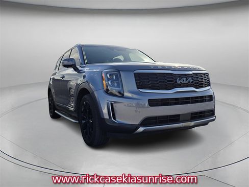 Used 2022 Kia Telluride EX w/ EX Premium Package image 4