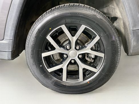 Used 2024 Jeep Grand Cherokee L Limited w/ Luxury Tech Group II image 11